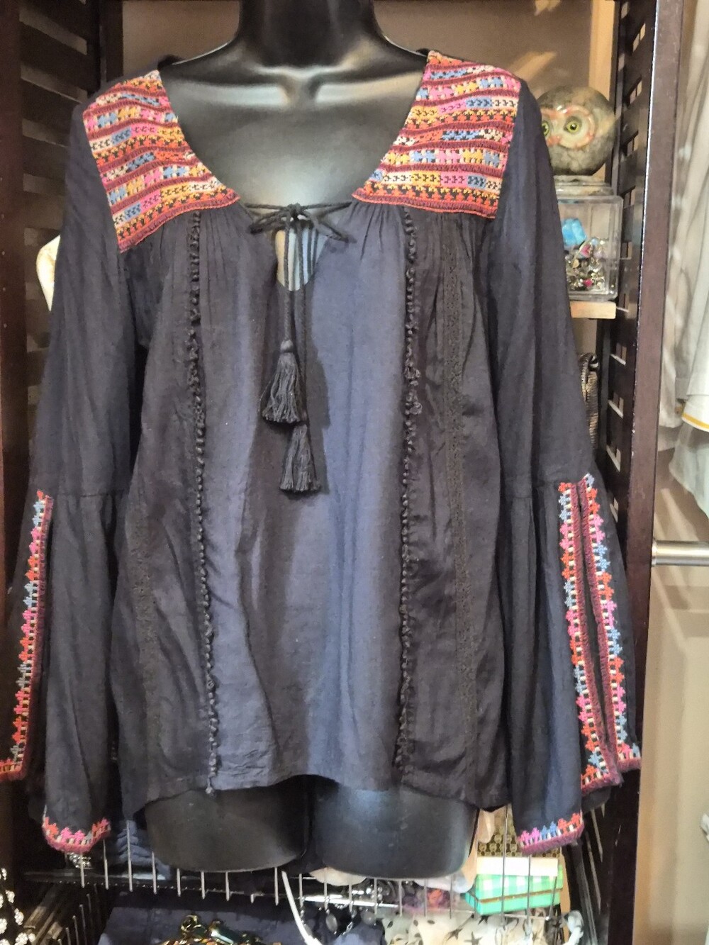 Billabong Split collar embroidered peasant top tunic black size medium